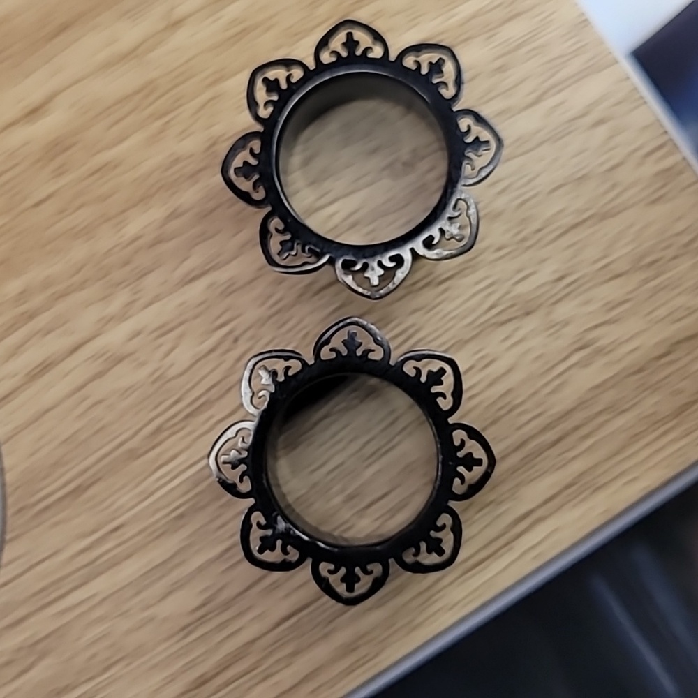 19mm black steel plugs